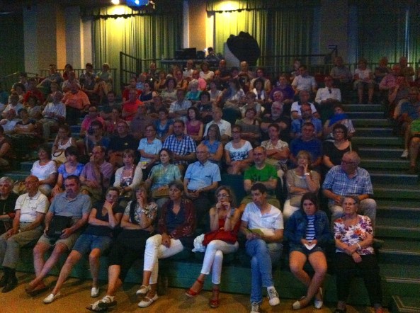 Butaques plenes i cadires també